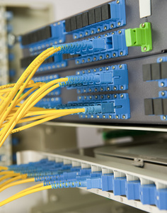 现代服务器机房内部数据中心, 网络网络和互联网通信技术, 大数据存储和云服务概念, 3d 渲染